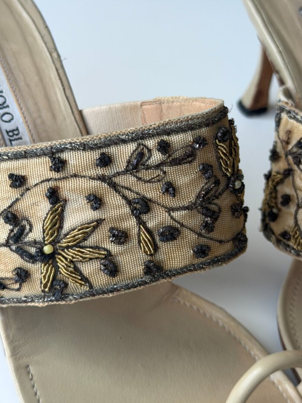 Vintage Manolo Blahnik Embroidered Toe-Ring Sandals, IT 38.5, approx. US 8 - Picture 3 of 14